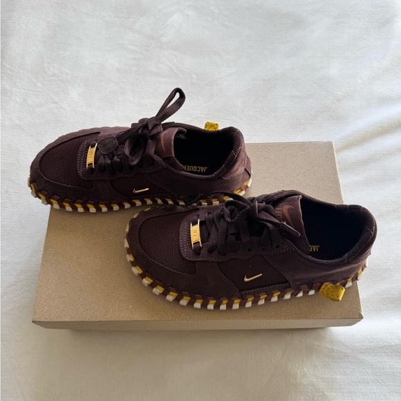 Jacquemus Brown Sneakers with Gold Accents - Picture 5 of 6